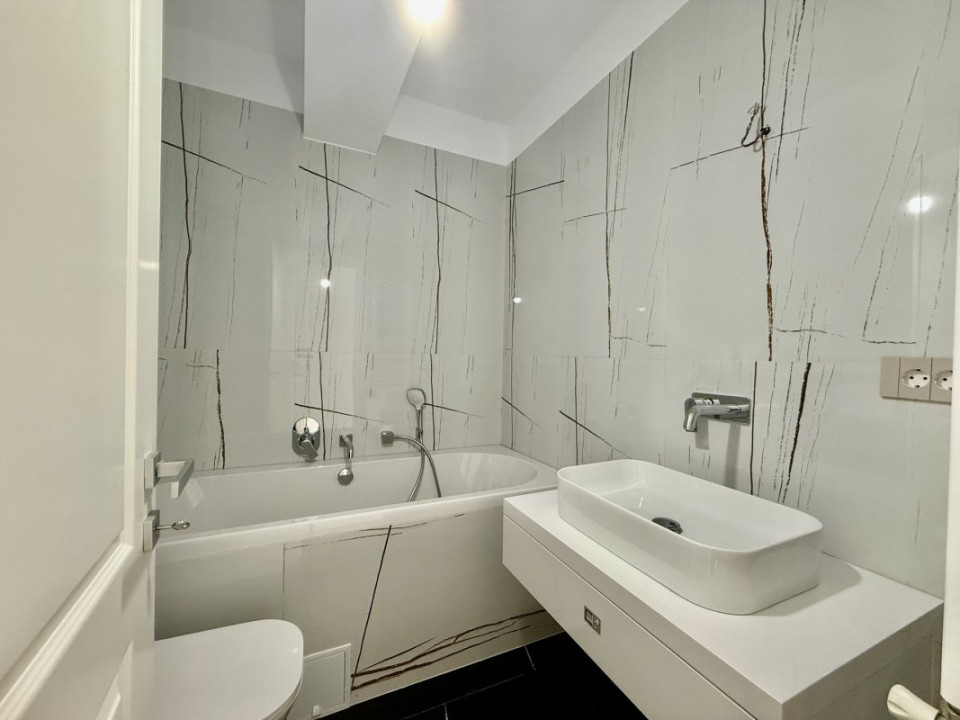 Unirii, apartament cu priveliste catre Sud-Vest, gata de mutat
