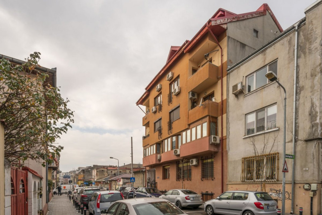 Apartament primitor de 4 camere cu terasă și 3 băi, Moșilor - Eminescu!