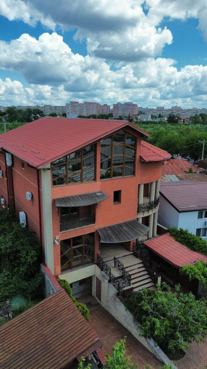 De vanzare - Vila ta cu curte în mijlocul orașului!