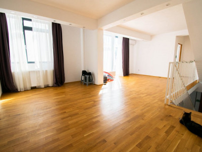 Inchirere etaj 1+mansarda in Vila pretabila-spatii de birou-ParculCarol         