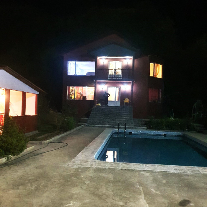 De Vanzare/Schimb, Casa cu Piscina P+1+M, teren de 1786 mp, multiple Anexe