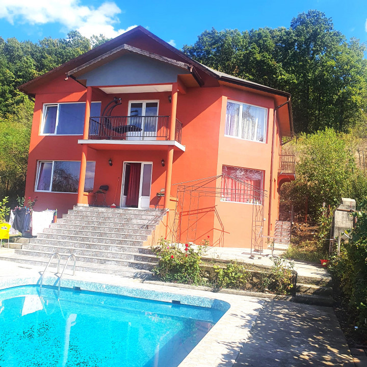 De Vanzare/Schimb, Casa cu Piscina P+1+M, teren de 1786 mp, multiple Anexe