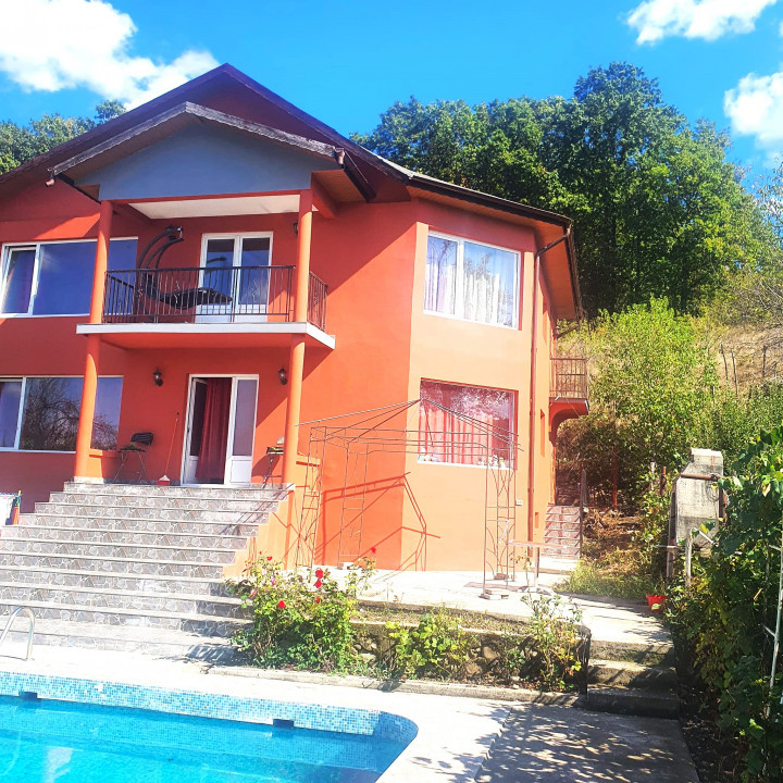 De Vanzare/Schimb, Casa cu Piscina P+1+M, teren de 1786 mp, multiple Anexe