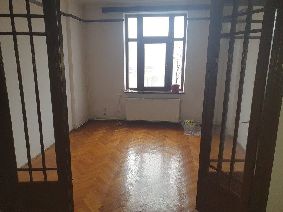 De vânzare apartament ultracentral spațios - Calea Călărași