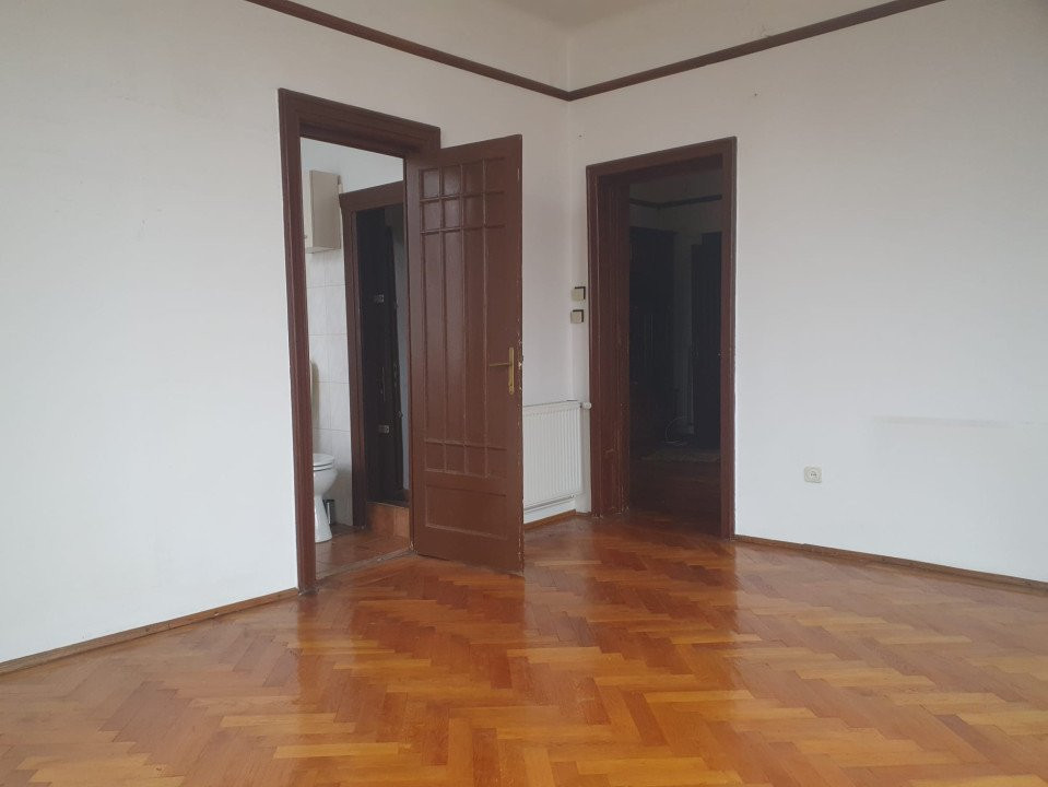 De vânzare apartament ultracentral spațios - Calea Călărași