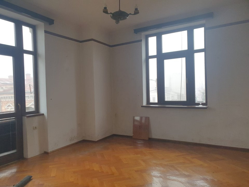 De vânzare apartament ultracentral spațios - Calea Călărași