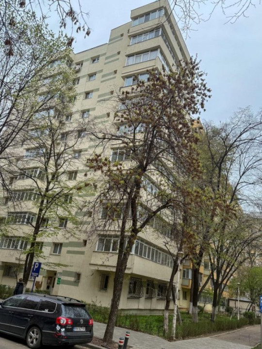 Lacul Tei in plan secund, apartament luminos si spatios