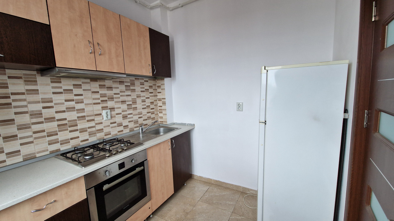 De inchiriat garsoniera spatioasa pe CRINULUI langa Mega in ROSU