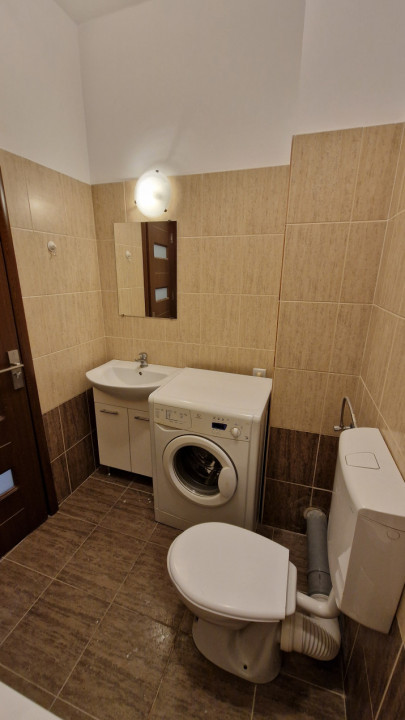 De inchiriat garsoniera spatioasa pe CRINULUI langa Mega in ROSU