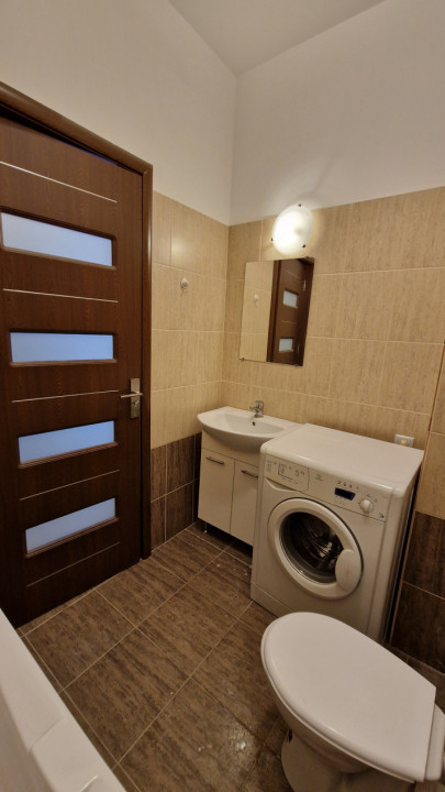 De inchiriat garsoniera spatioasa pe CRINULUI langa Mega in ROSU