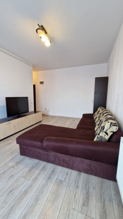 De inchiriat garsoniera spatioasa pe CRINULUI langa Mega in ROSU