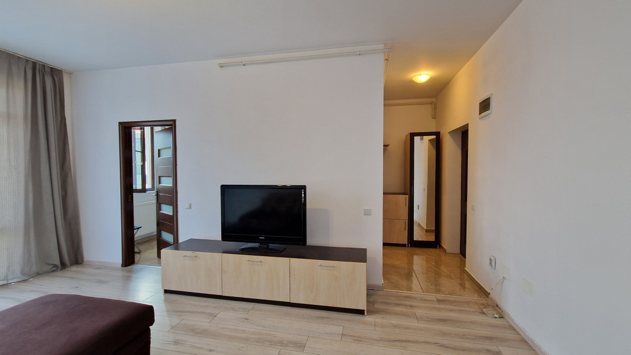 De inchiriat garsoniera spatioasa pe CRINULUI langa Mega in ROSU