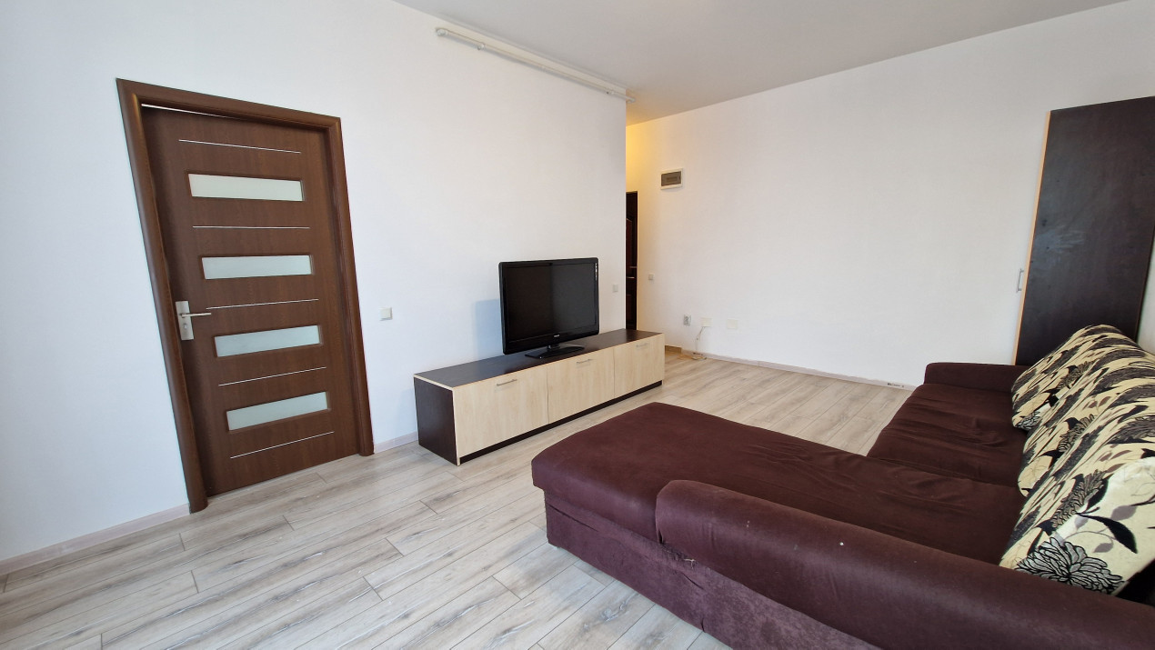 De inchiriat garsoniera spatioasa pe CRINULUI langa Mega in ROSU