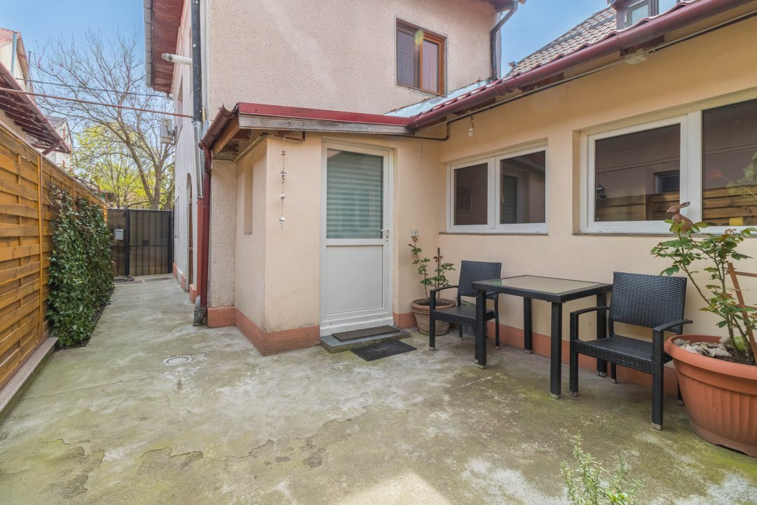 Casa Domenii 1 mai - curte