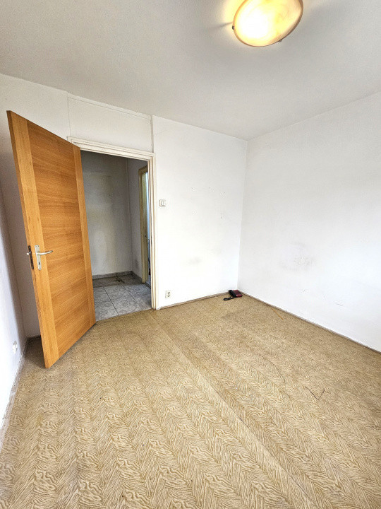 De vanzare 3 camere in Drumul Taberei pe bd. 1 Mai langa Kaufland 
