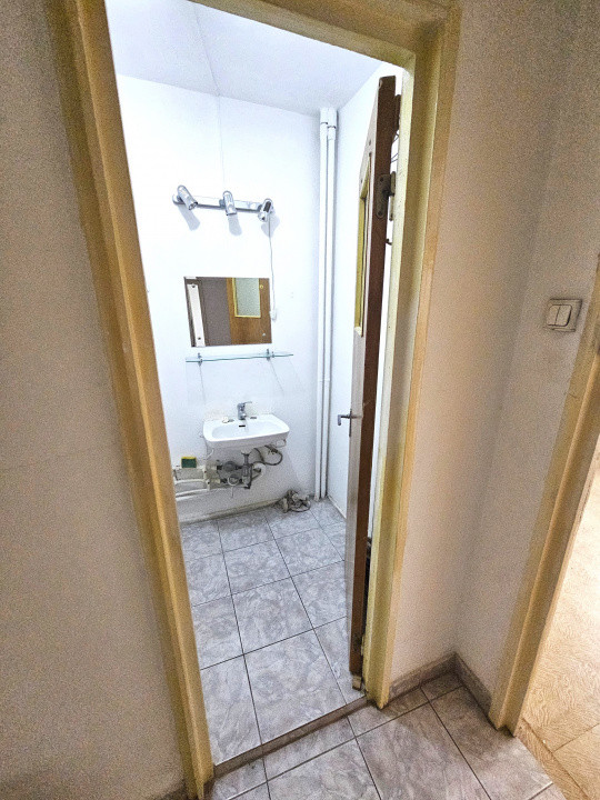 De vanzare 3 camere in Drumul Taberei pe bd. 1 Mai langa Kaufland 