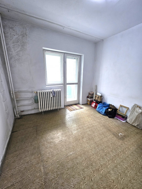 De vanzare 3 camere in Drumul Taberei pe bd. 1 Mai langa Kaufland 