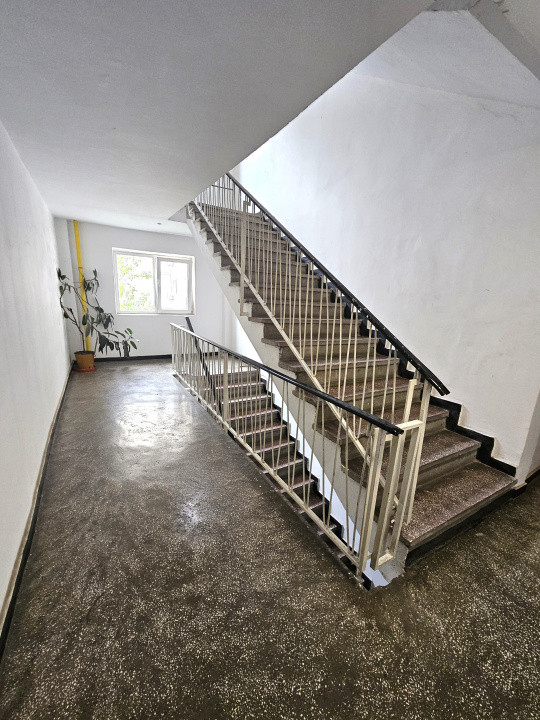De vanzare 3 camere in Drumul Taberei pe bd. 1 Mai langa Kaufland 