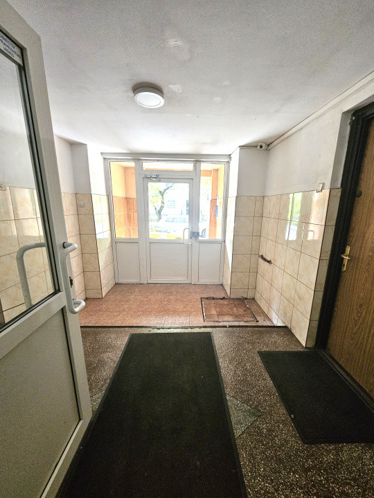 De vanzare 3 camere in Drumul Taberei pe bd. 1 Mai langa Kaufland 