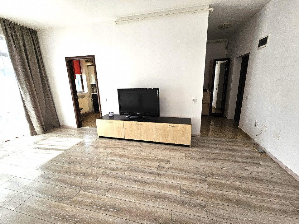 De inchiriat garsoniera spatioasa pe CRINULUI langa Mega in ROSU