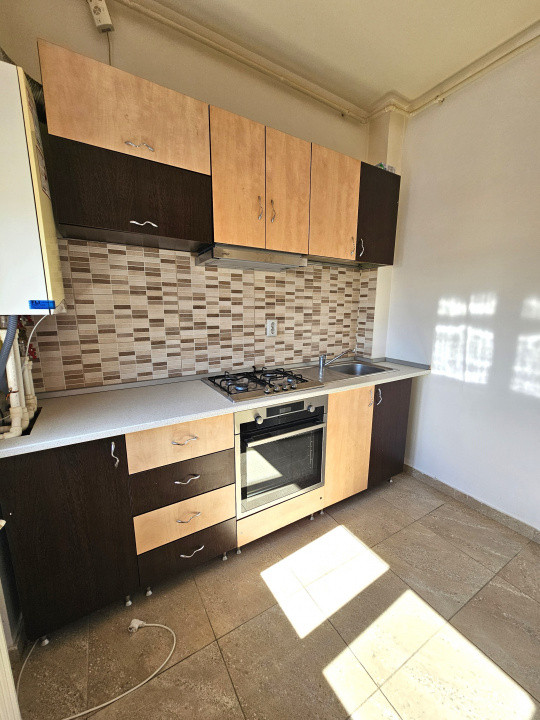 De inchiriat garsoniera spatioasa pe CRINULUI langa Mega in ROSU