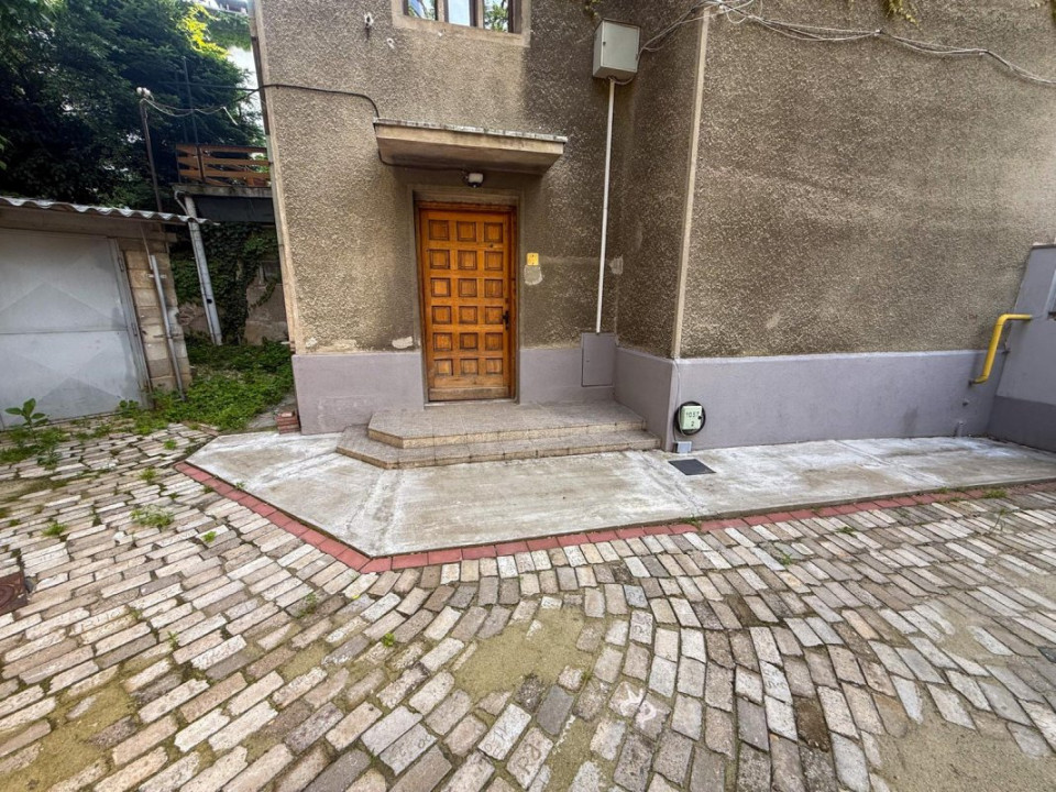 Apartament in Armeneasca, parter in vila.