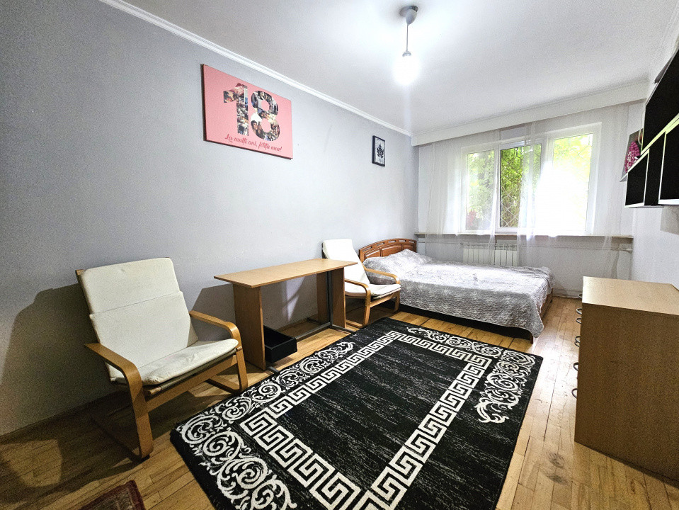 De vanzare 3 camere(cu gradina) - Iuliu Maniu vis-a-vis de Petrom
