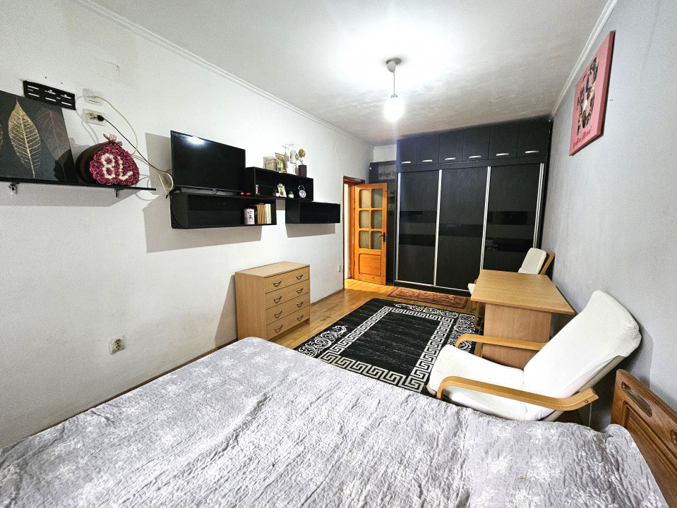 De vanzare 3 camere(cu gradina) - Iuliu Maniu vis-a-vis de Petrom