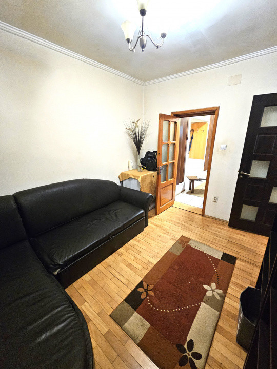 De vanzare 3 camere(cu gradina) - Iuliu Maniu vis-a-vis de Petrom