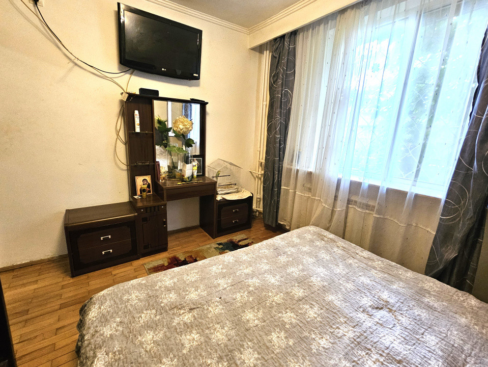 De vanzare 3 camere(cu gradina) - Iuliu Maniu vis-a-vis de Petrom