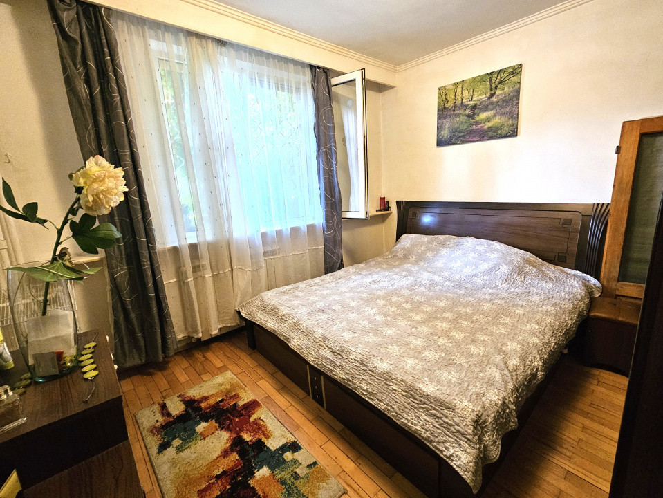De vanzare 3 camere(cu gradina) - Iuliu Maniu vis-a-vis de Petrom