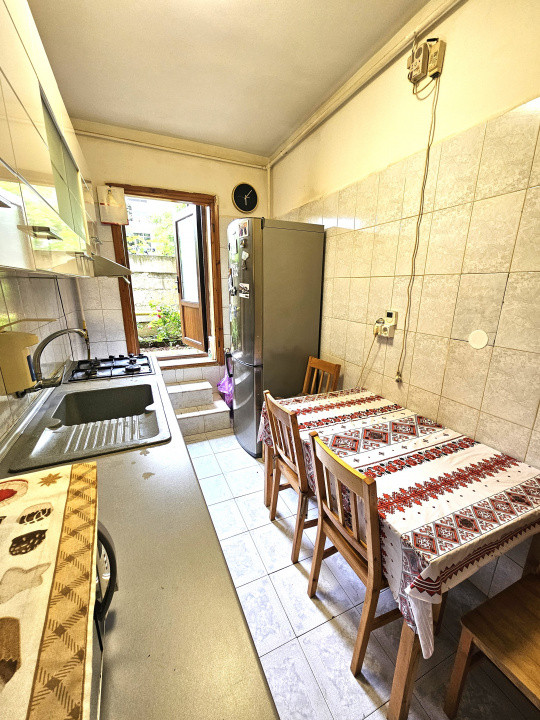 De vanzare 3 camere(cu gradina) - Iuliu Maniu vis-a-vis de Petrom