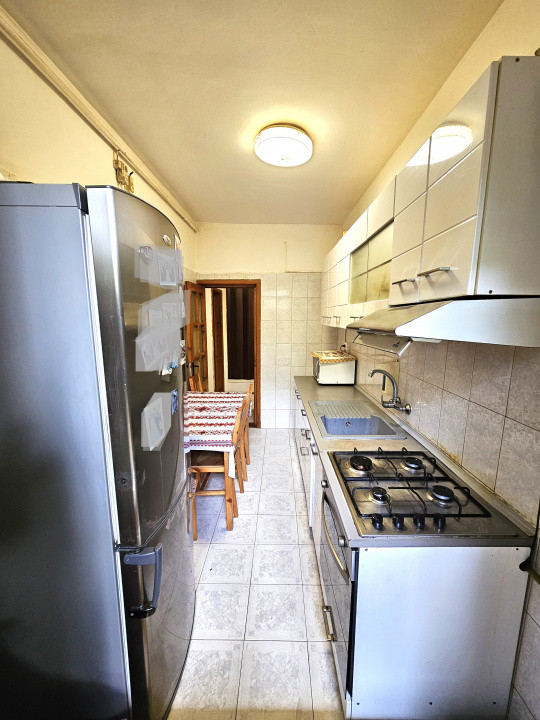 De vanzare 3 camere(cu gradina) - Iuliu Maniu vis-a-vis de Petrom