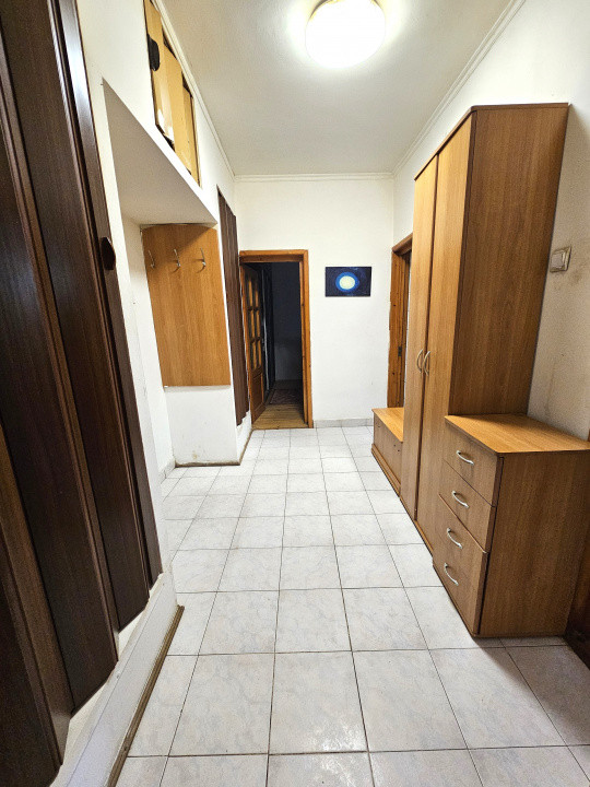 De vanzare 3 camere(cu gradina) - Iuliu Maniu vis-a-vis de Petrom