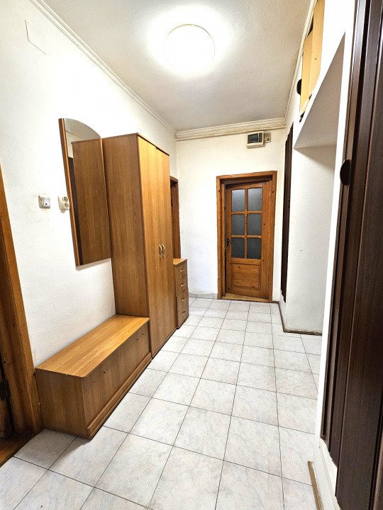 De vanzare 3 camere(cu gradina) - Iuliu Maniu vis-a-vis de Petrom