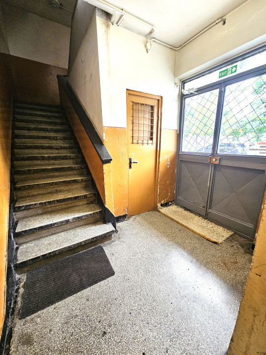 De vanzare 3 camere(cu gradina) - Iuliu Maniu vis-a-vis de Petrom