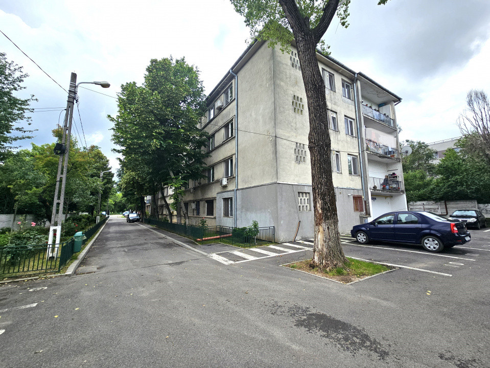 De vanzare 3 camere(cu gradina) - Iuliu Maniu vis-a-vis de Petrom