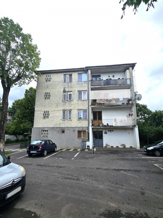 De vanzare 3 camere(cu gradina) - Iuliu Maniu vis-a-vis de Petrom