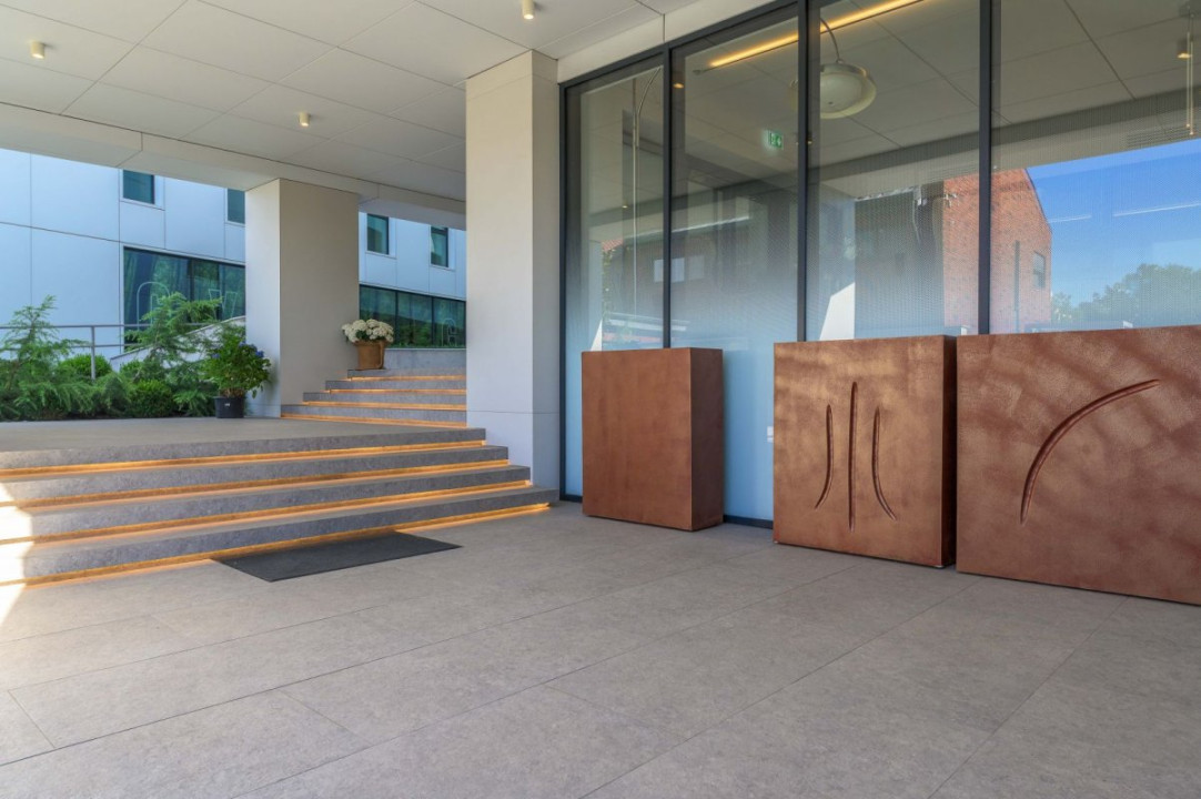 Apartament 4 camere, 349 mp total utili, grădină 231 mp – la liziera pădurii