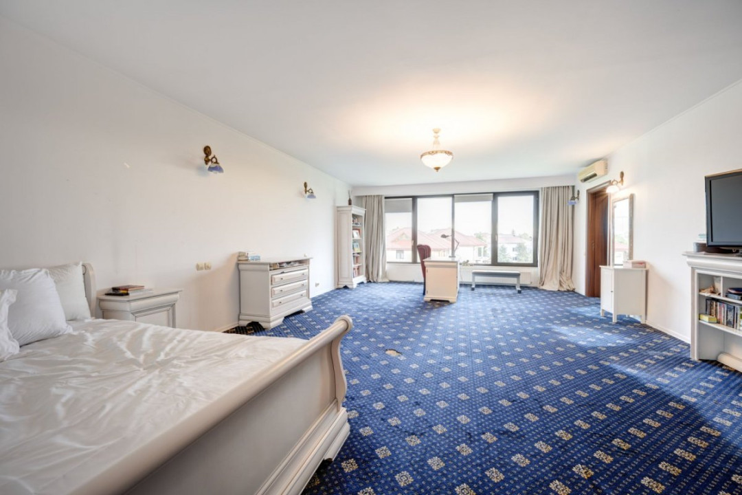 Vilă 14 camere, 1.357 mp, teren 3.718 mp, piscină, teren tenis, grădină superbă