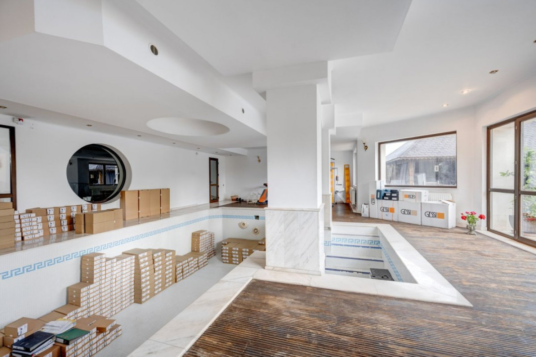 Vilă 14 camere, 1.357 mp, teren 3.718 mp, piscină, teren tenis, grădină superbă