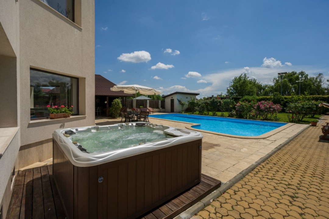 Vilă 14 camere, 1.357 mp, teren 3.718 mp, piscină, teren tenis, grădină superbă