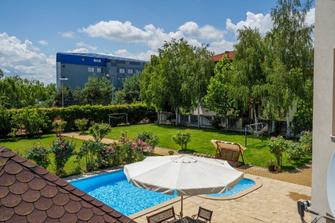 Vilă 14 camere, 1.357 mp, teren 3.718 mp, piscină, teren tenis, grădină superbă
