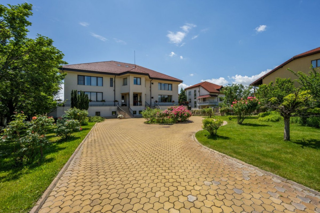 Vilă 14 camere, 1.357 mp, teren 3.718 mp, piscină, teren tenis, grădină superbă