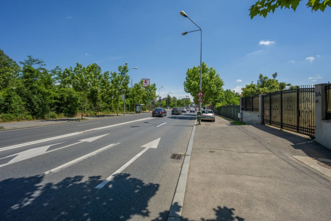 Vilă 14 camere, 1.357 mp, teren 3.718 mp, piscină, teren tenis, grădină superbă