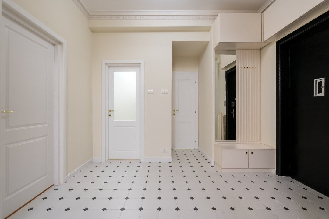Apartament superb cu 3 camere str. Luterana - Calea Victoriei