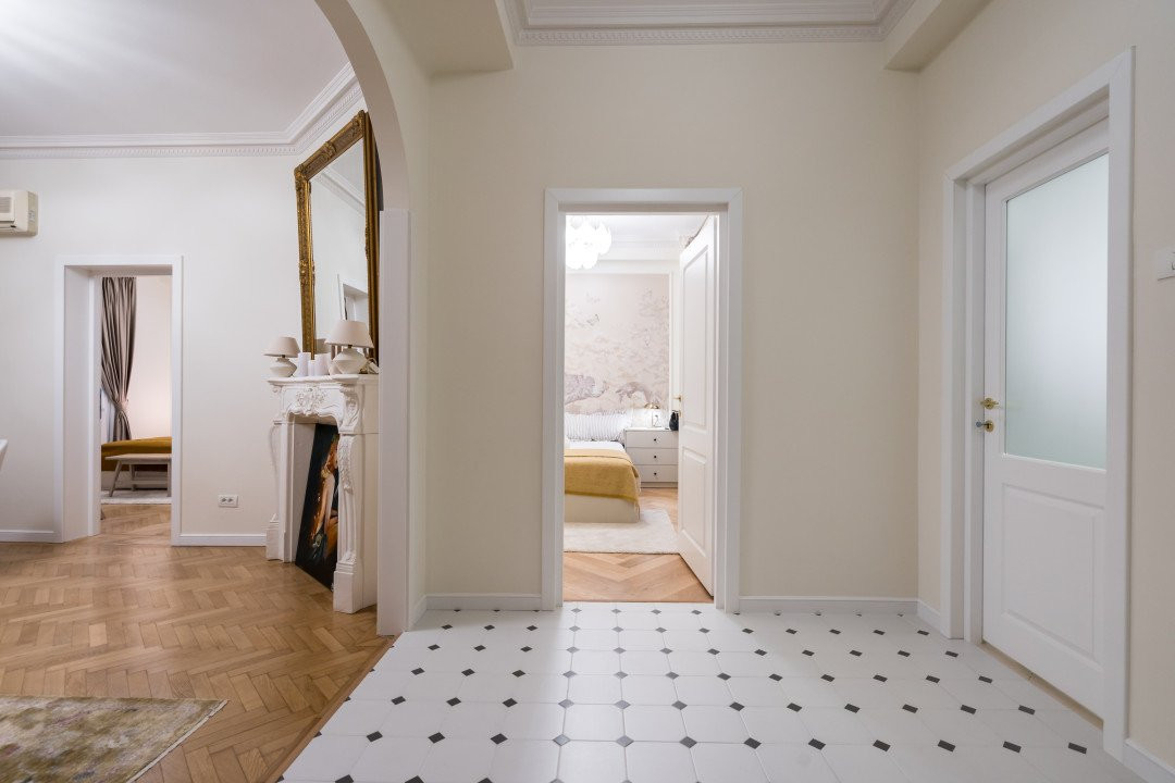 Apartament superb cu 3 camere str. Luterana - Calea Victoriei