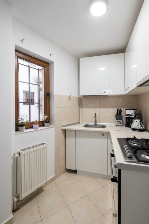 Apartament superb cu 3 camere str. Luterana - Calea Victoriei
