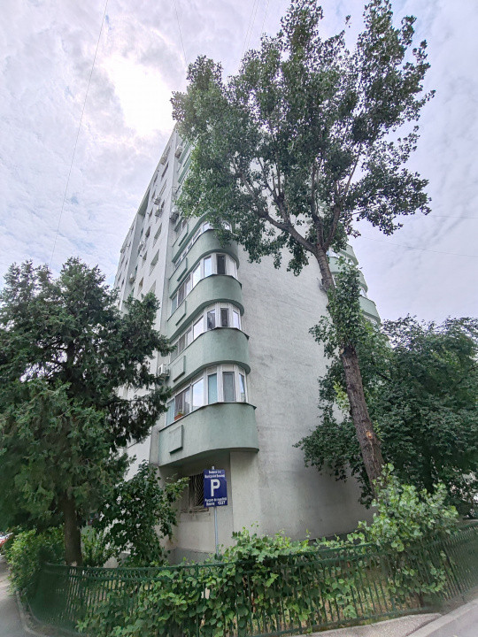  2 Camere | Decomandat | Centrală | An '82 | Reabilitat | Mobilat-Utilat |