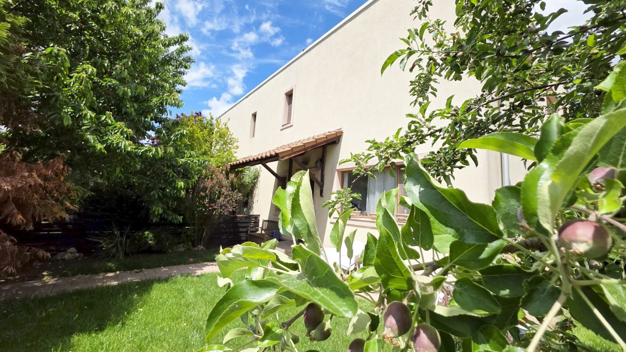 Green City. Casa frumoasa, gradina si liniste de vanzare